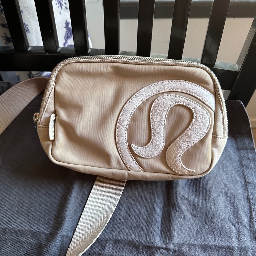 Lululemon belt bag